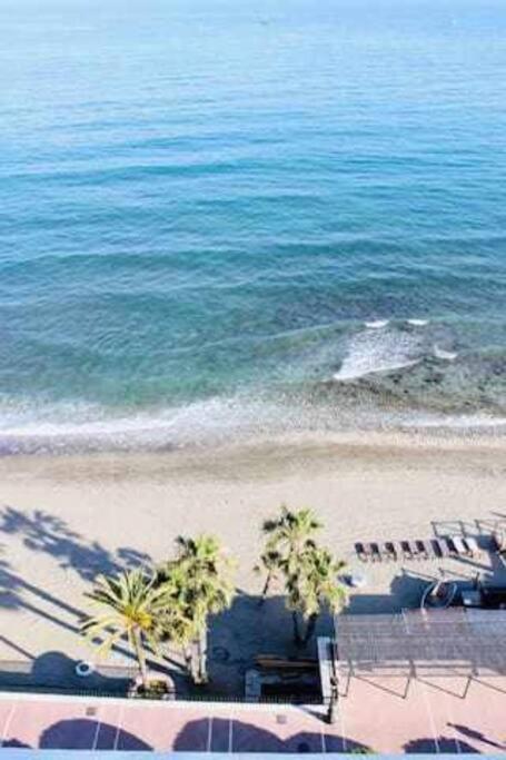 Large Modern Beach Front Apartment, Rooftop Pool!! Marbella Eksteriør bilde