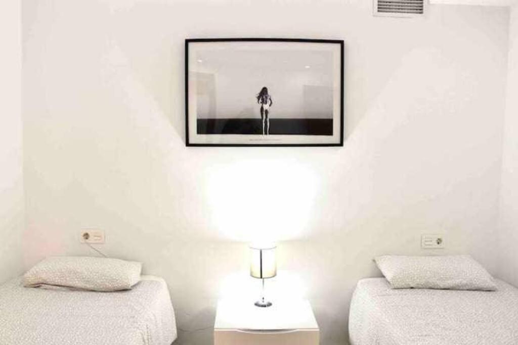 Large Modern Beach Front Apartment, Rooftop Pool!! Marbella Eksteriør bilde