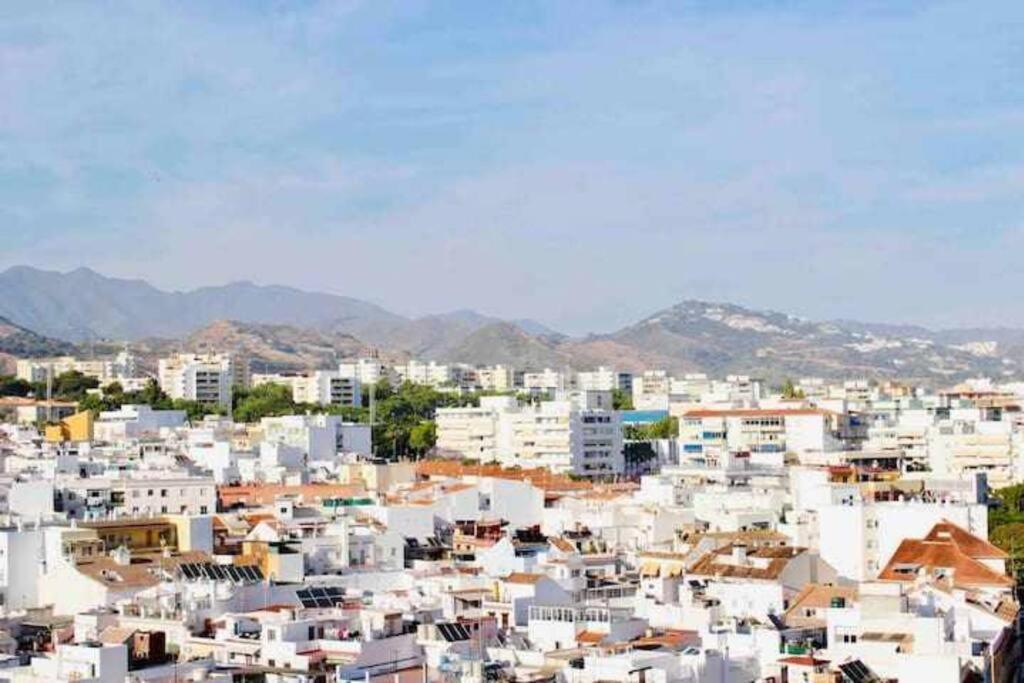 Large Modern Beach Front Apartment, Rooftop Pool!! Marbella Eksteriør bilde