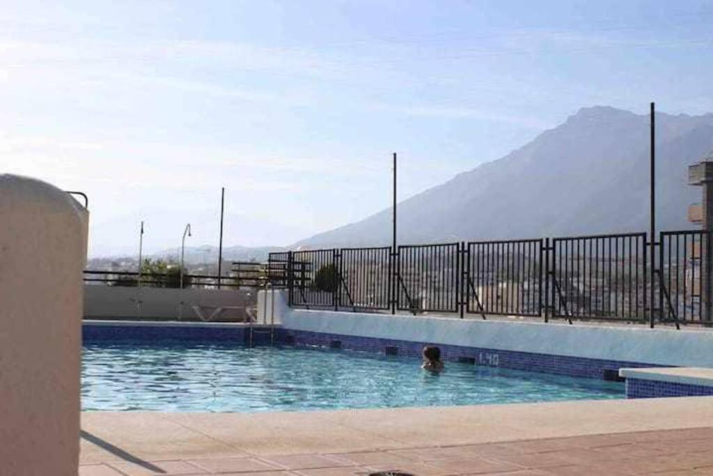 Large Modern Beach Front Apartment, Rooftop Pool!! Marbella Eksteriør bilde