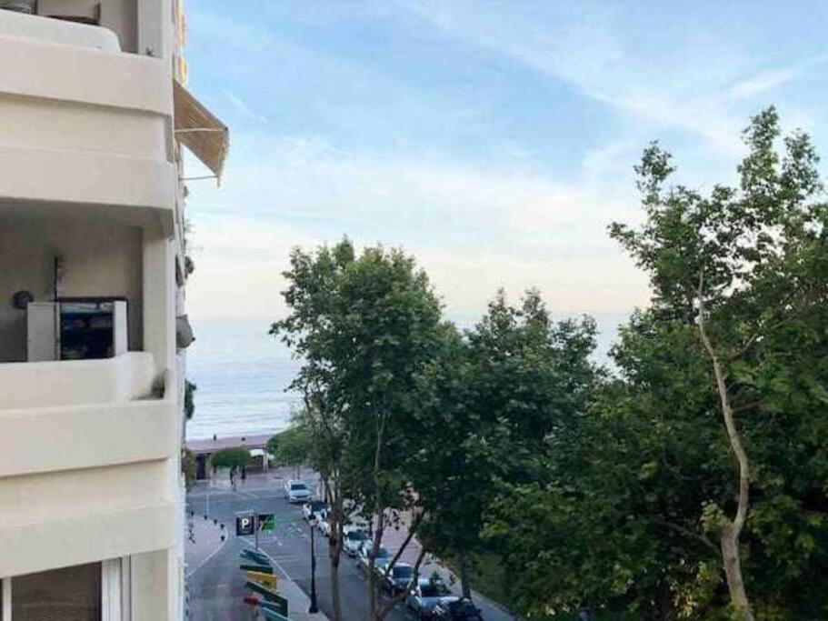 Large Modern Beach Front Apartment, Rooftop Pool!! Marbella Eksteriør bilde