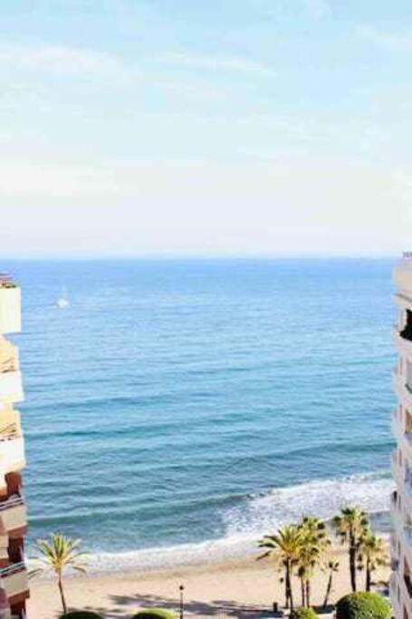 Large Modern Beach Front Apartment, Rooftop Pool!! Marbella Eksteriør bilde
