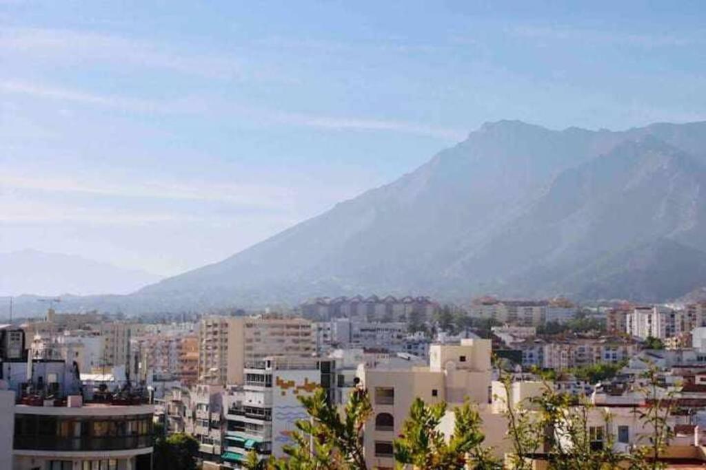 Large Modern Beach Front Apartment, Rooftop Pool!! Marbella Eksteriør bilde